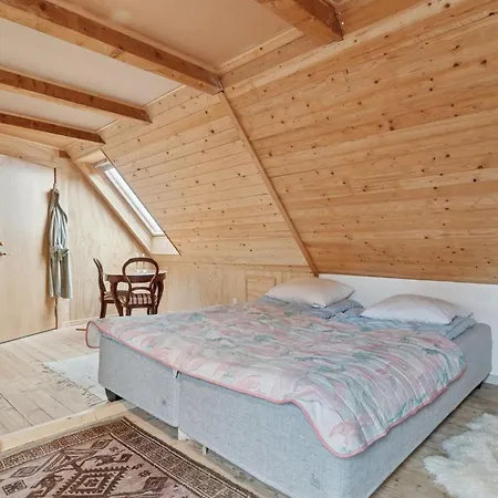 Singa - 600m From The Sea By Interhome *