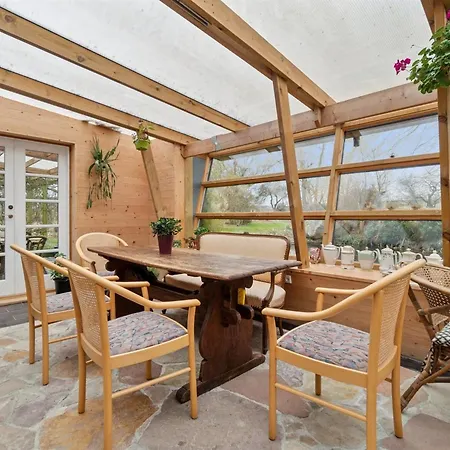 Singa - 600m From The Sea By Interhome *